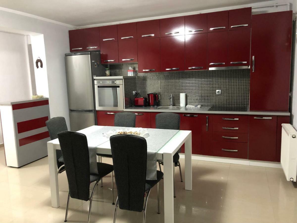 Apartament Antoaneta Lägenhet Rîşnov Exteriör bild